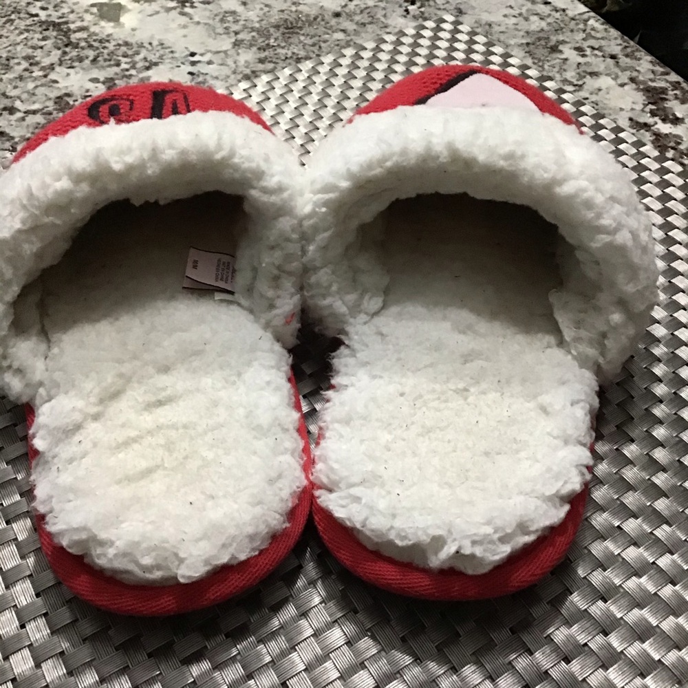 VS Scuffs Size 7-8; Almost New - Clean - Picture 2 of 3